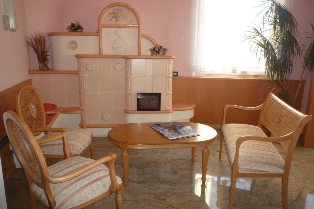 Lounge with fireplace at Piccolo Fiore, Avio